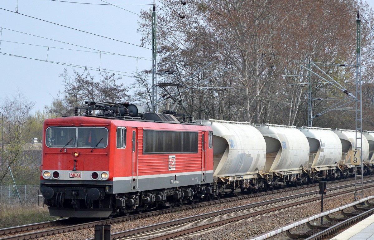 MEG 707 (155 230-6) mit Zementstaubsilozug Richtung Oranienburg am 31.03.14 Mühlenbeck/Mönchmühle b.Berlin.