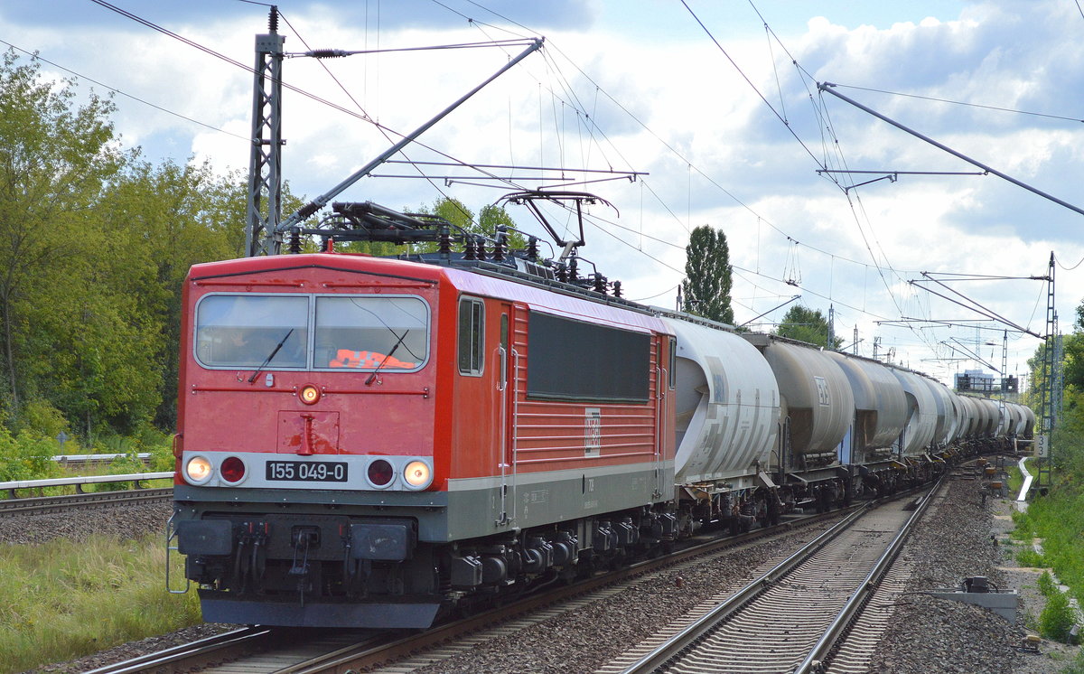 MEG 709/155 049-0 mit Zementstaubwagen am Haken am 17.08.16 Berlin Hohenschönhausen. 