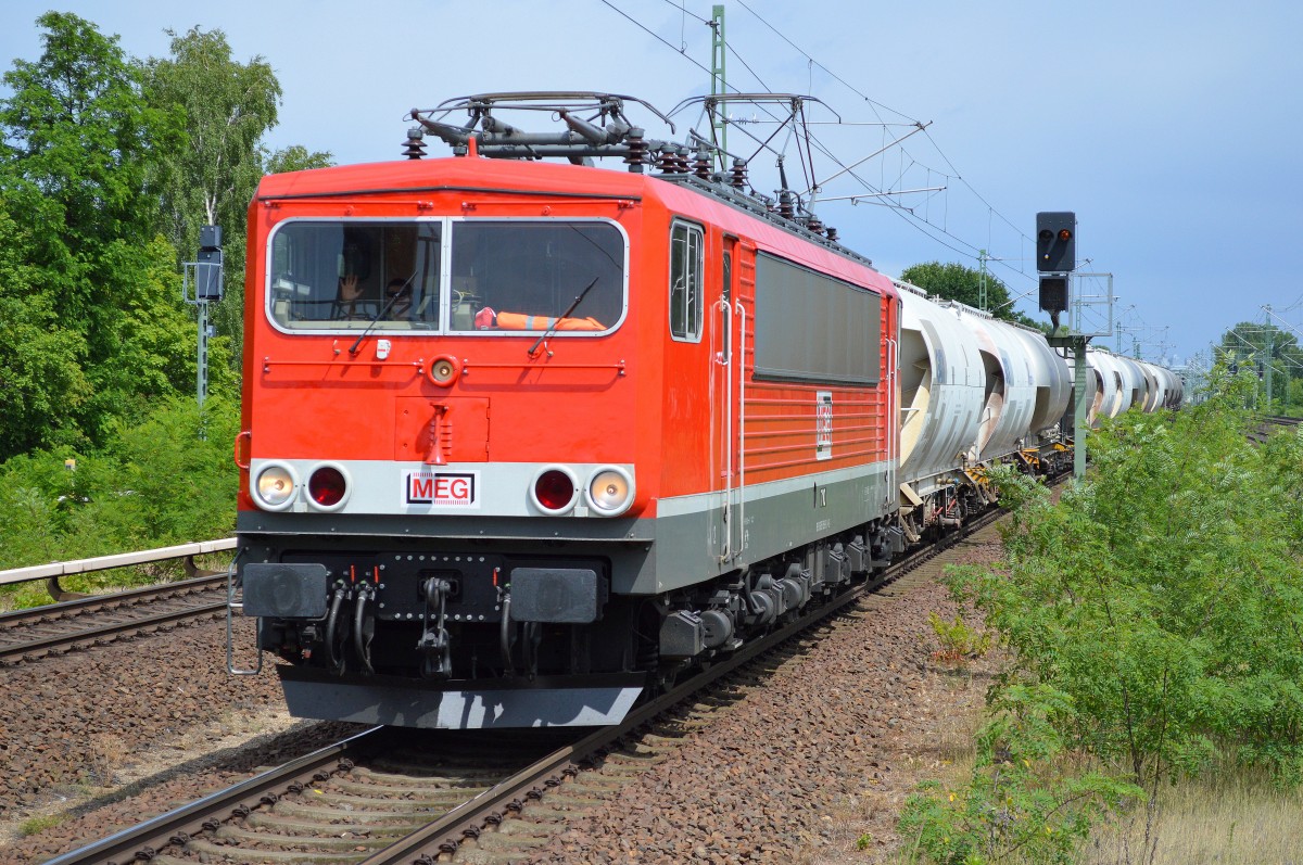 MEG 710 (155 059-9) mit einem Ganzzug Zementstaubwagen am 20.06.15 Durchfahrt Bhf. Berlin-Jungfernheide.