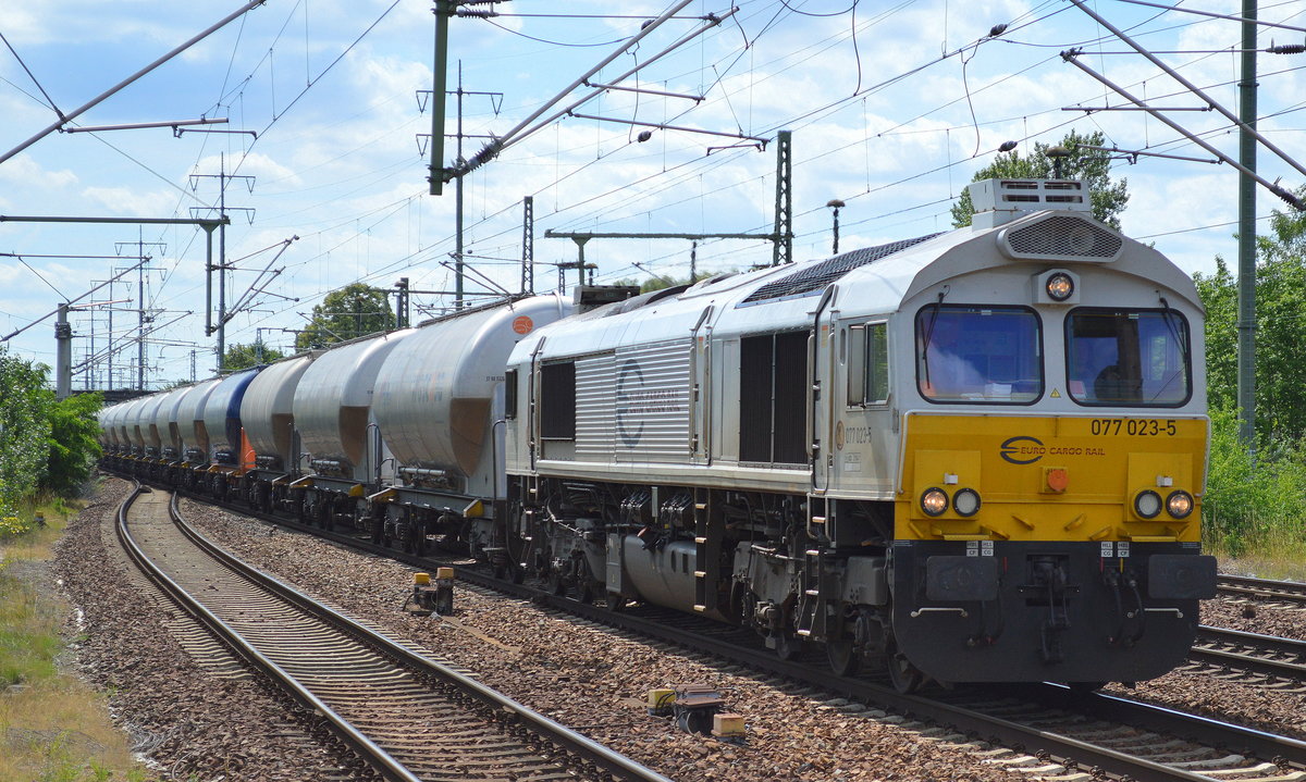 MEG mit der ECR 077 023-5 und Zementstaubzug (leer) Richtung Rüdersdorf am 03.07.17 Bf. Flughafen Berlin-Schönefeld.