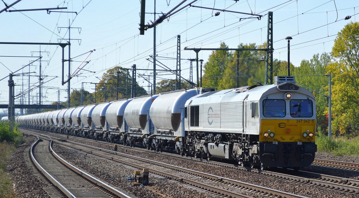MEG mit ECR Lok 247 42-5 und Zementstaubzug (leer)am 03.10.15 Bhf. Flughafen Berlin-Schönefeld.