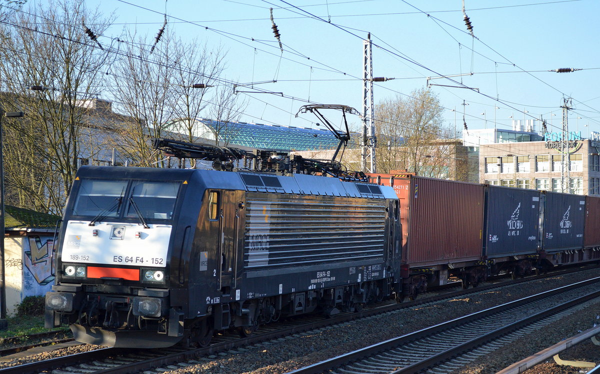 MEG mit der MRCE Dispo ES 64 F4-152 und einem Containerzug Richtung Frankfurt/Oder am 29.11.17 Berlin-Köpenick. 