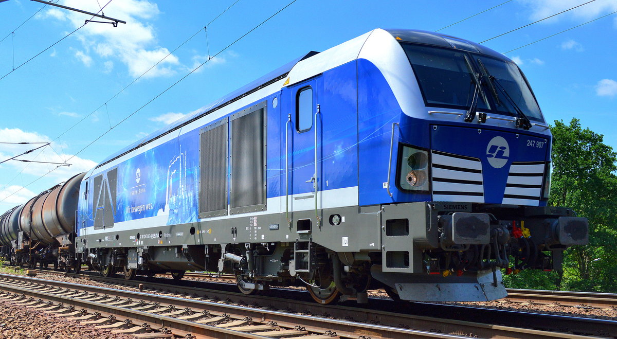 Meine subjektive Meinung, das objektive Highlight 2017 der in diesem Jahr neu zugelassenen privaten Loks, die neue Siemens Vectron Diesellok von InfraLeuna, die 247 907 (251) (92 80 1247 907-9 D-LEUNA). Hier mit Kesselwagenzug (leer) Richtung Stendell am 14.06.17 in der Berliner Wuhlheide.