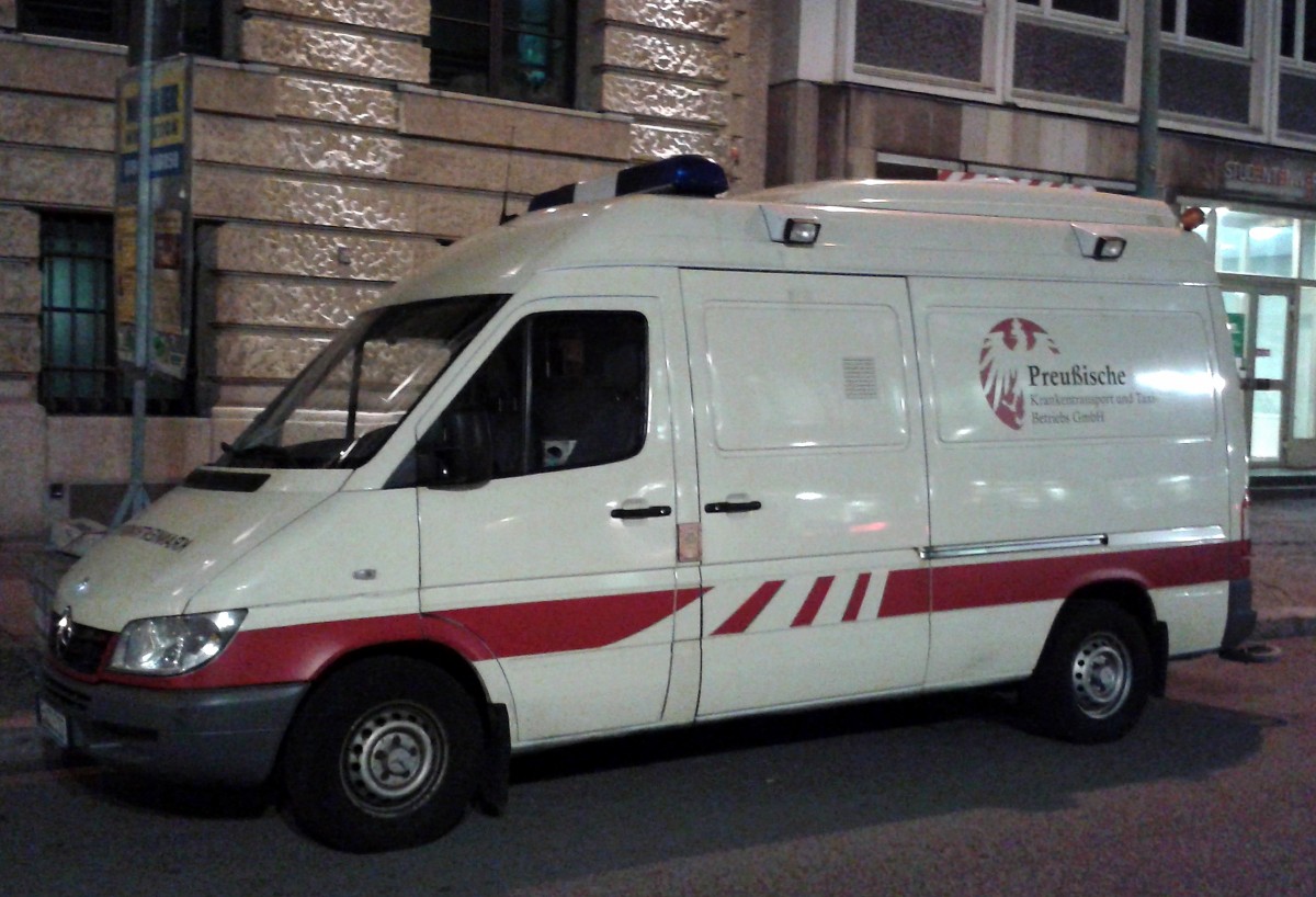 Mercedes Benz Krankentransporter der Fa.Preußische Krankentransport und Taxi Betriebs GmbH am 06.03.14 Berlin-Mitte. 