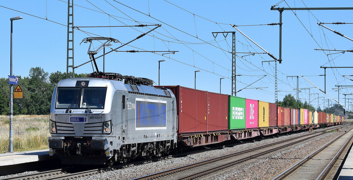 METRANS a.s., Praha [CZ] mit ihrer Vectron  383 437-1  [NVR-Nummer: 91 54 7383 437-1 CZ-MTR] und einem Containerzug am 01.07.25 Höhe Bahnhof Rodleben.