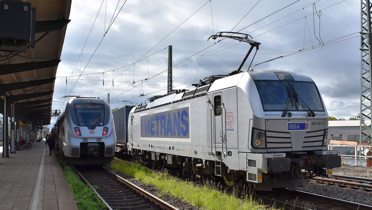 METRANS a.s., Praha [CZ] mit ihrer  383 407-4  [NVR-Nummer: 91 54 7383 407-4 CZ-MT] und einem Containerzug am 18.09.25 Höhe Bahnhof Magdeburg-Neustadt.