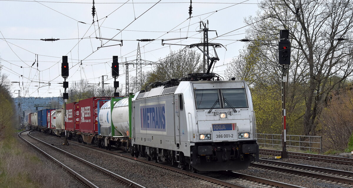 METRANS Rail s.r.o., Praha [CZ] mit ihrer  386 001-2  [NVR-Nummer: 91 54 7386 001-2 CZ-MT] und einem KLV-Zug am 14.04.25 Höhe Bahnhof Saarmund.