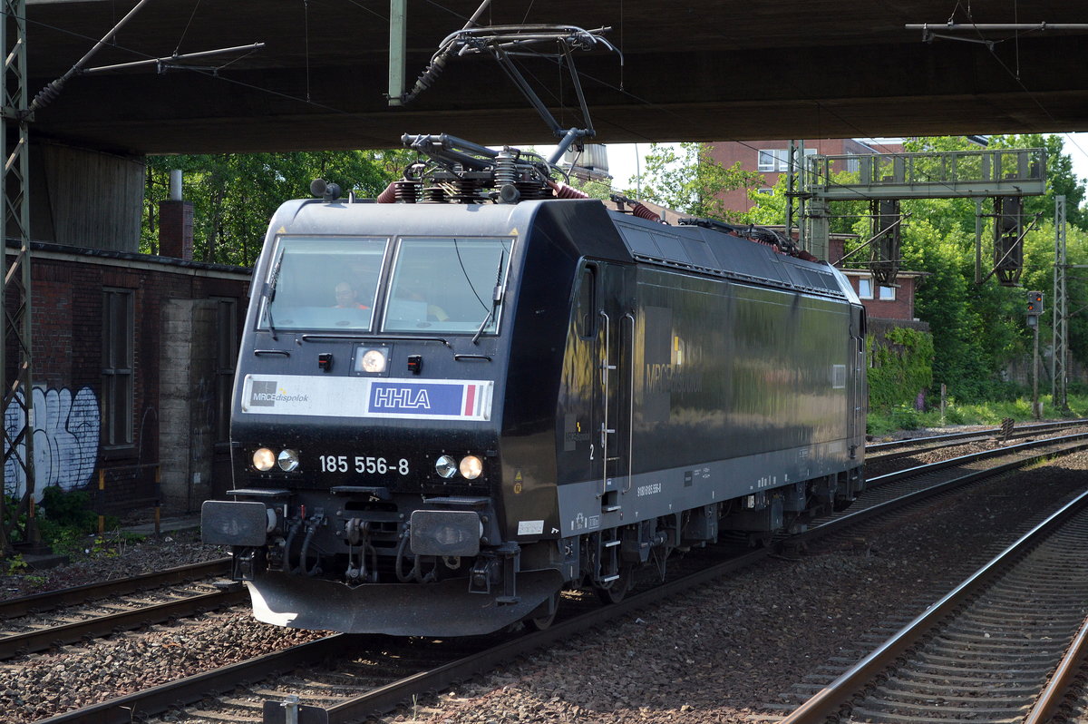 METRANS Rail s.r.o/HHLA mit der MRCE 185 556-8 am 20.06.17 Bf. Hamburg/Harburg.