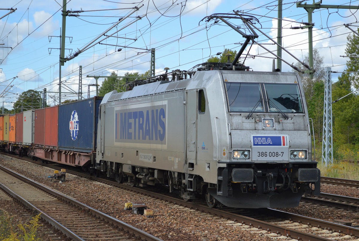 METRANS/HHLA 386 008-7 mit Containerzug am 09.09.15 Bhf. Flughafen Berlin-Schönefeld. 