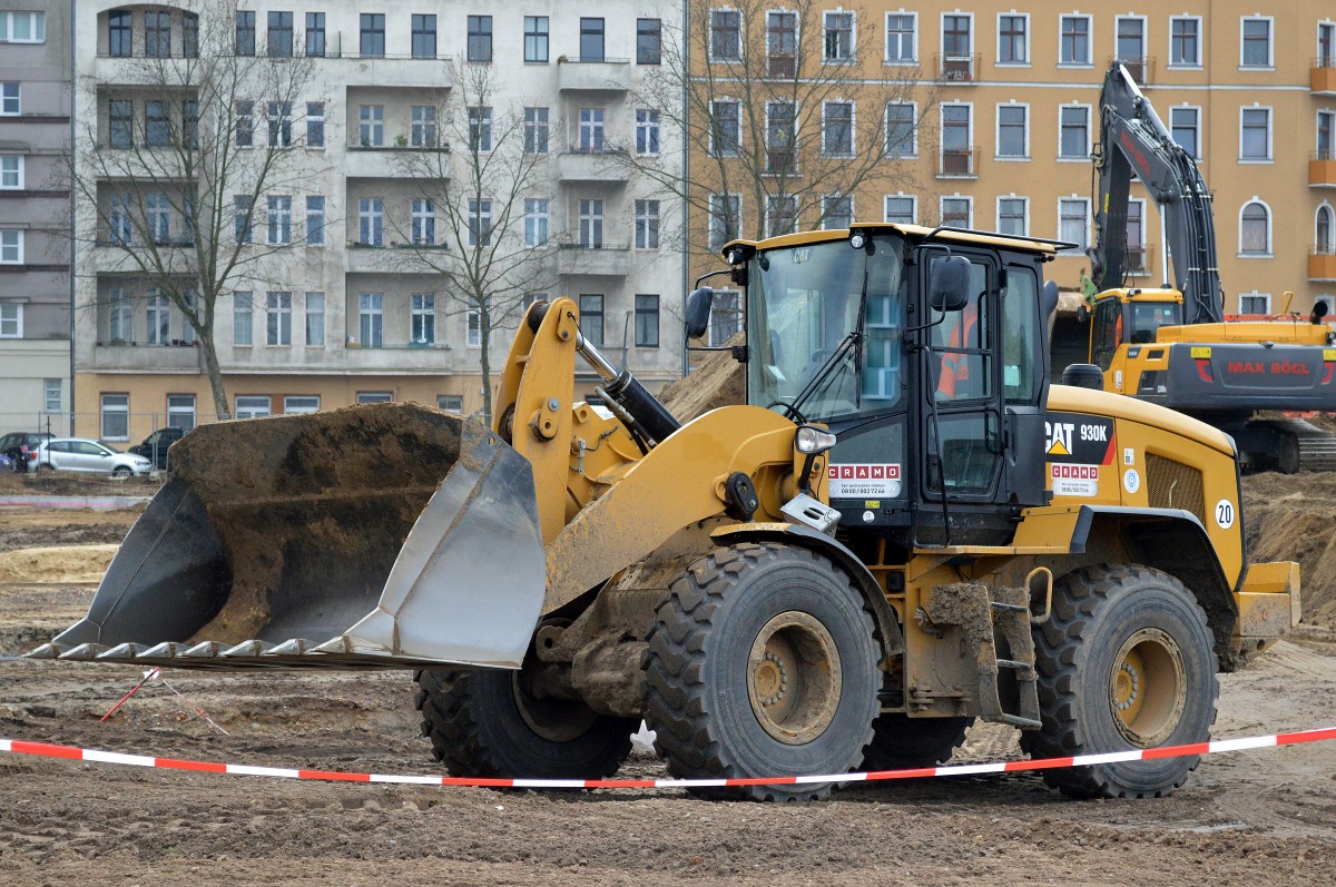 Mietbaumaschine der Fa. CRAMO, ein CAT 930K Radlader am 26.01.15 Großbaustelle Berlin-Moabit.