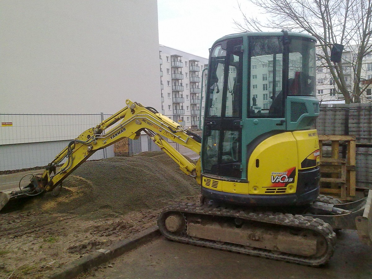 Mietbaumaschine  Minibagger AMMANN YANMAR Universal ViO33, 09.01.14 Berlin-Pankow.