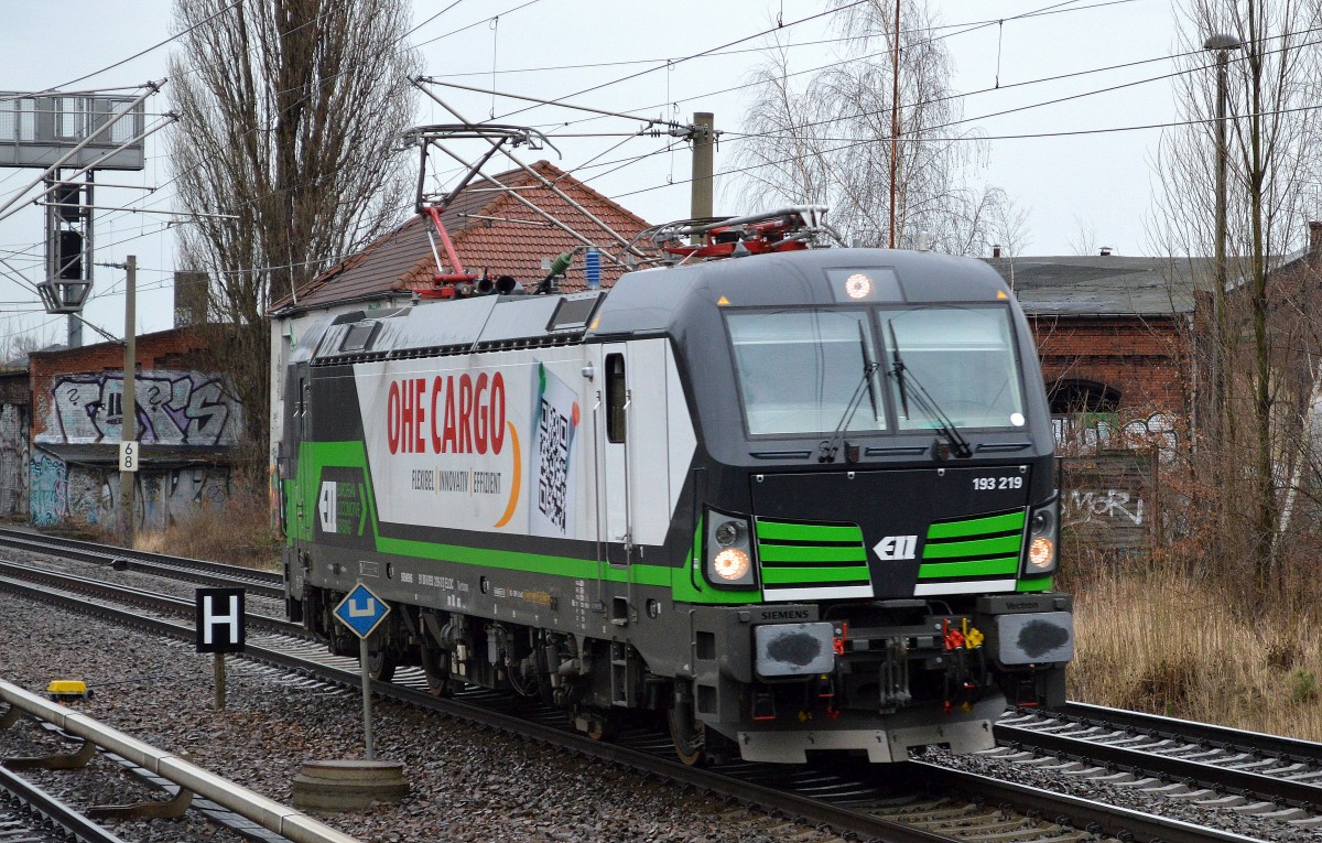 Mietlok von ELL 193 219-3 (91 80 6193 219-3 D-ELOC, Siemens Bj.2014) für OHE tätig am 15.01.15 in Berlin-Heinersdorf Richtung Berliner Innenstadt.