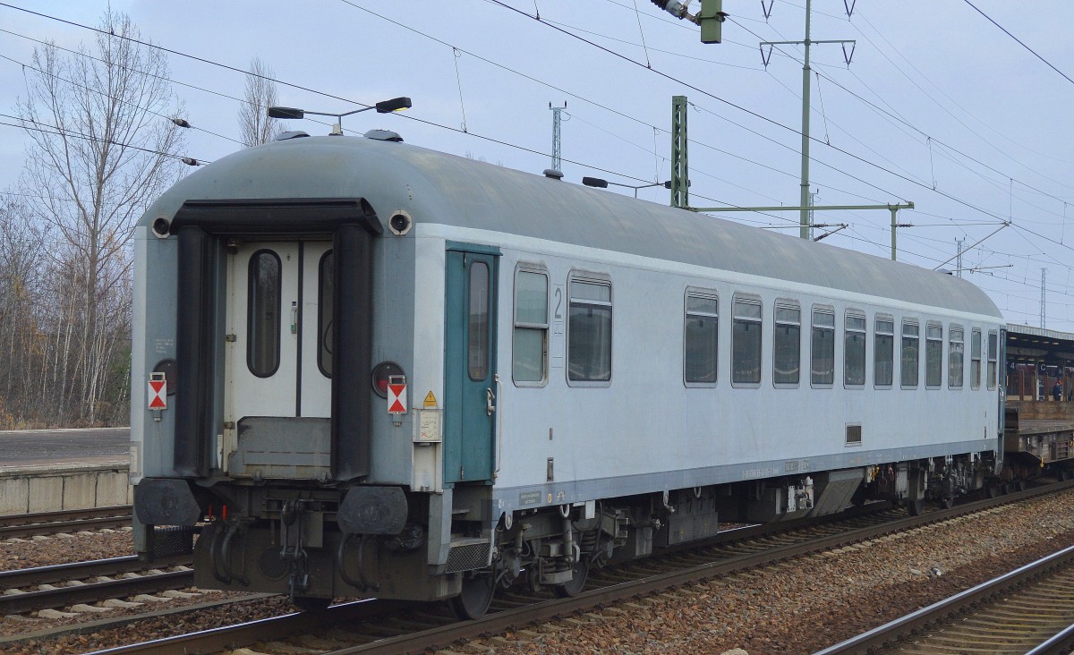 Militärbegleitwagen der DB mit der Nr.D-DB 63 80 99-40 115-7 Bcmkh 240 am 26.11.15 Bhf. Flughafen Berlin-Schönefeld.