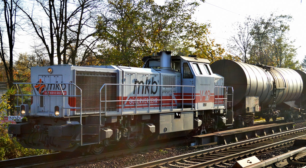 mkb V 19 (277 808-2) mit Kesselwagen am 07.11.14 Berlin-Karow. 