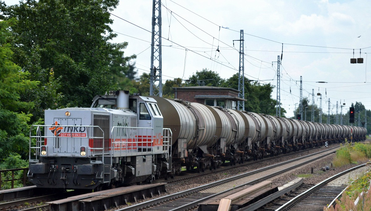 mkb V19 (277 808-2) mit Kesselwagenzug am 16.07.14 Berlin-Karow.