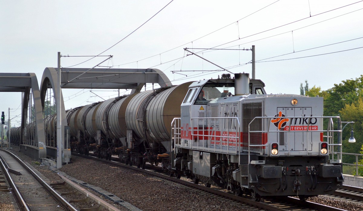 mkb V19 (277 808-2) mit Kesselwagenzug Richtung Berliner Innenstadt am 21.08.14 Berlin-Pankow.