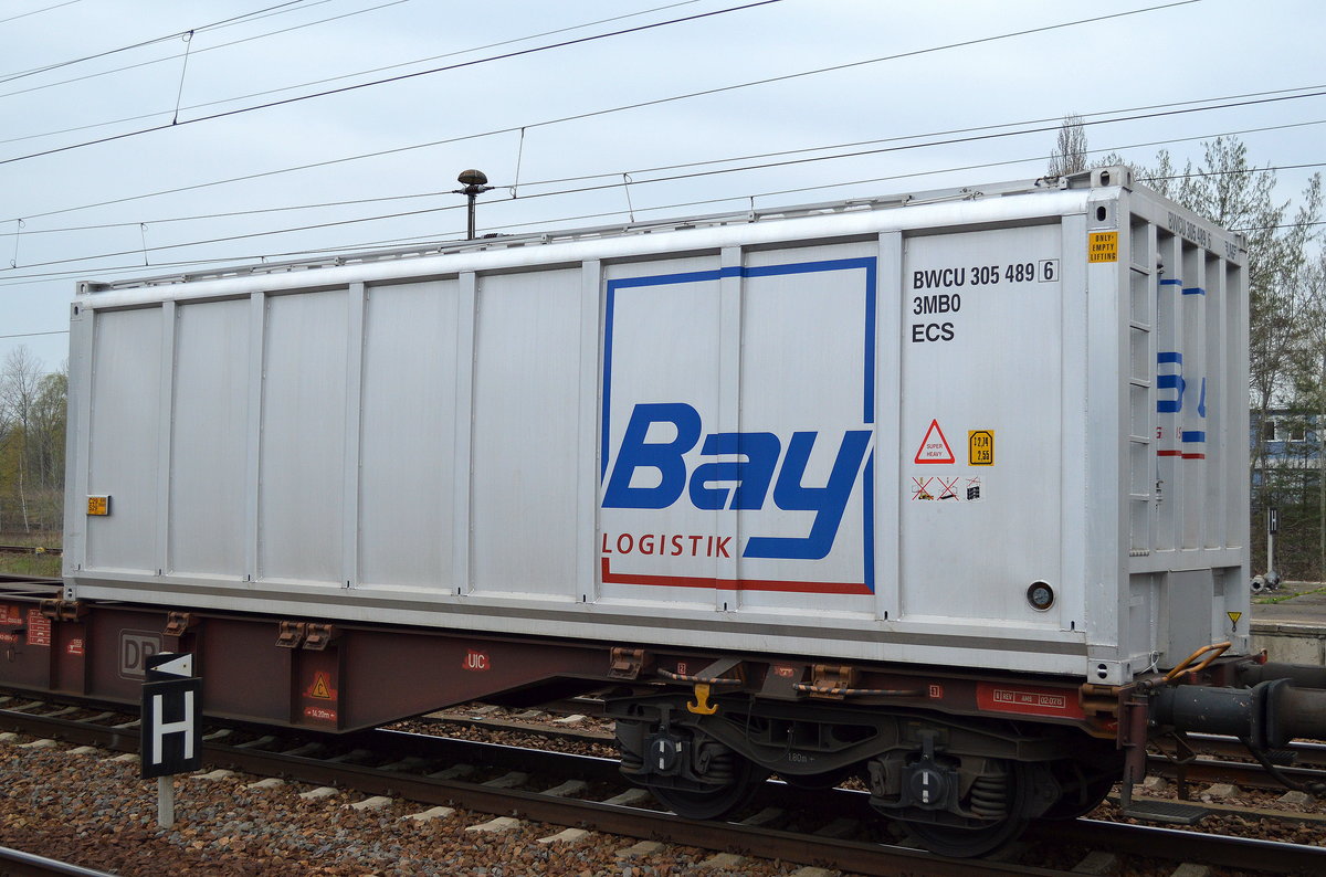 Moderner Spezialcontainer der Fa.Bay Logistik GmbH + Co. KG am 12.04.16 Bf. Flughafen Berlin-Schönefeld.