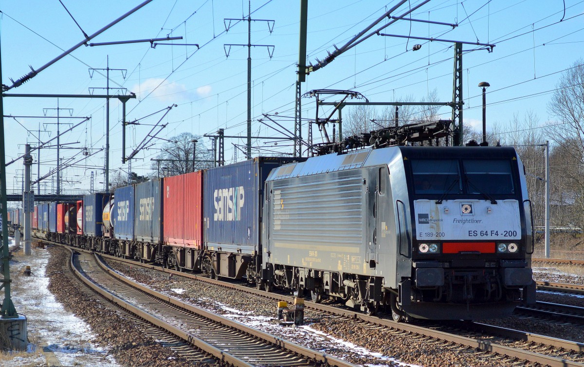 MRCE Dispo E 189-200/ES64 F4-200 für ERSR mit dem Poznan-Shuttle bei der Durchfahrt Bhf. Flughafen Berlin-Schönefeld.