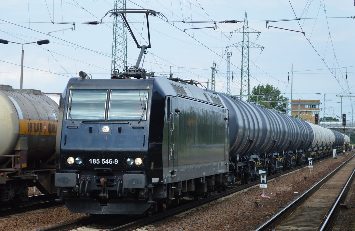 MRCE Dispolok 185 546-9 für LEG mit Kesselwagenzug am 13.07.16 Bf. Flughafen Berlin-Schönefeld.