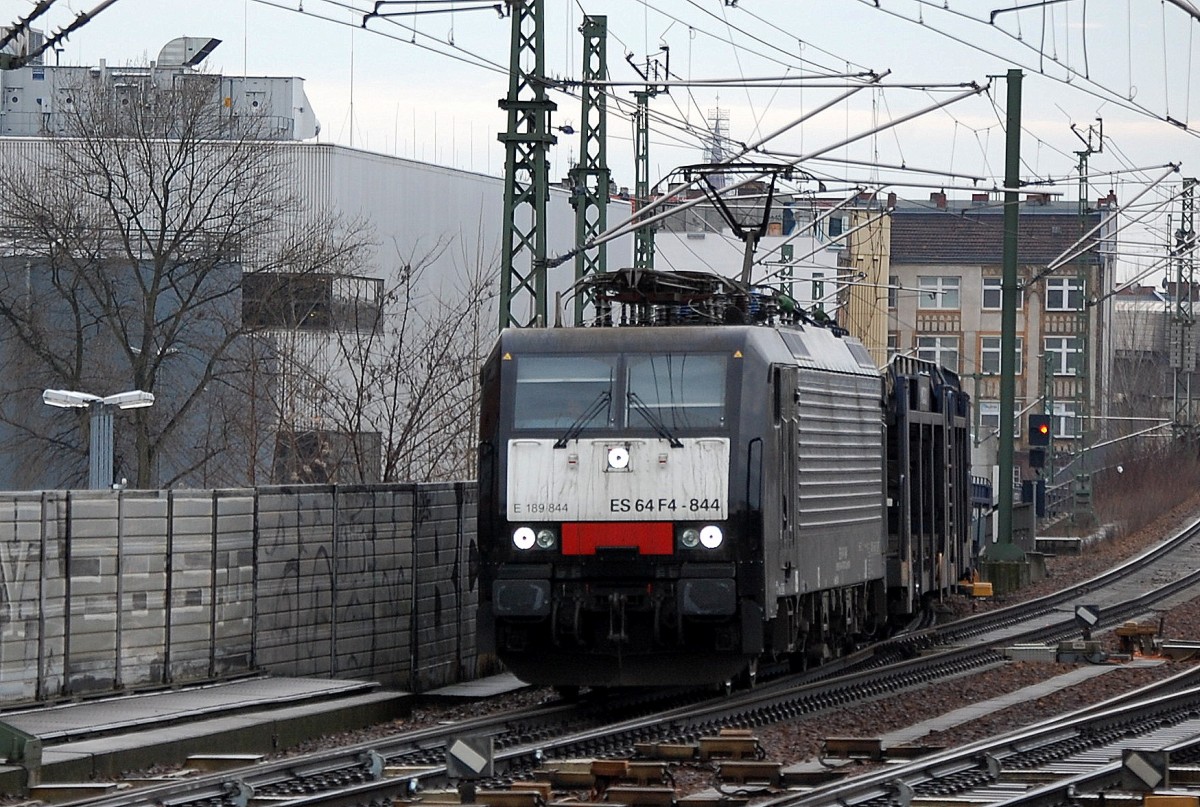 MRCE Dispolok ES 64 F4-844 für DB/SCHENKER tätig mit Leerzug PKW-Transportwageneinheiten Richtung Nordosten am 09.01.14 Berlin-Wedding.