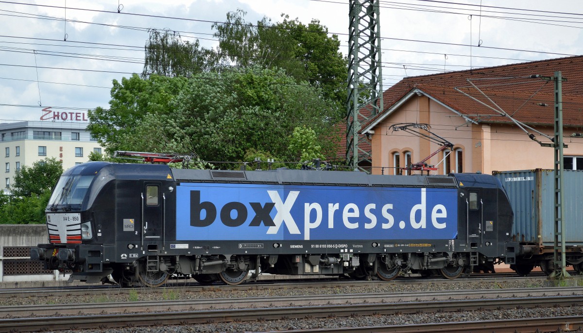 MRCE Dispolok Siemens Vectron X4 E-850 (91 80 6193 850-5 D-DISPO, Siemens Bj.2013) für BoxXpress mit Containerzug am 24.05.14 Durchfahrt Bhf. Fulda.