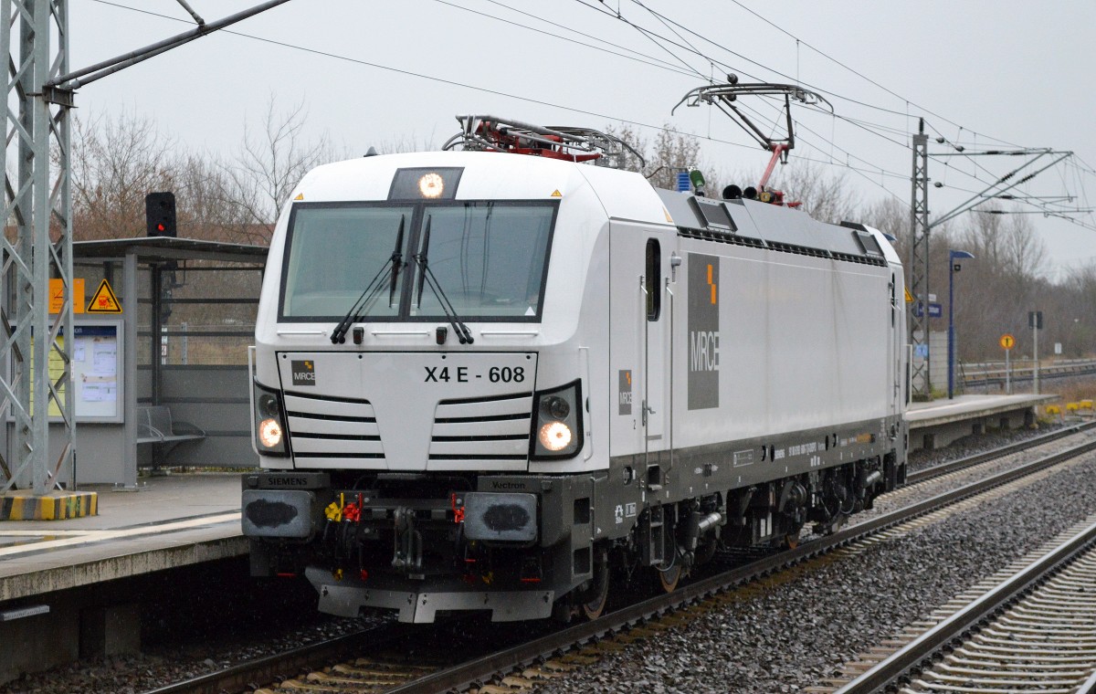 MRCE Dispolok X4 E - 608 (NVR-Number: 91 80 6193 608-7 D-DISPO, Siemens Bj.2015) ist im Moment für DB/Schenker Rail im Einsatz, 04.12.15 Berlin-Hohenschönhausen.