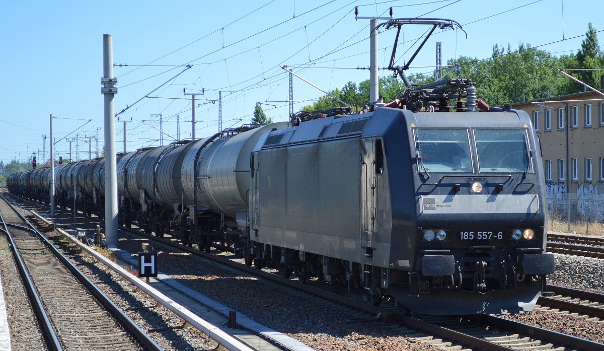 MRCE Lok 185 557-6 für CFL Cargo mit Kesselwagenzug am 01.07.15 Berlin-Blankenburg.