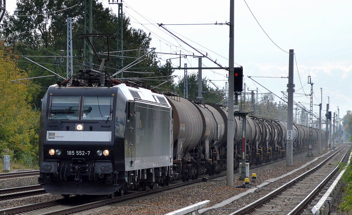 MRCE Mietlok 185 552-7 für CFL Cargo tätig mit Ganzzug Kesselwagen für das Ladegut Geschmolzenes Phenol (UN-Nr.60/2312) am 14.10.14 in Berlin-Blankenburg Richtung Karower Kreuz Berlin.  