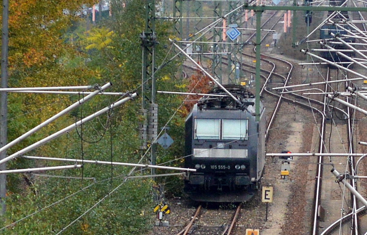 MRCE Mietlok 185 555-0 der CTL am 24.10.14 gegenüber dem Berliner Westhafen abgestellt.
