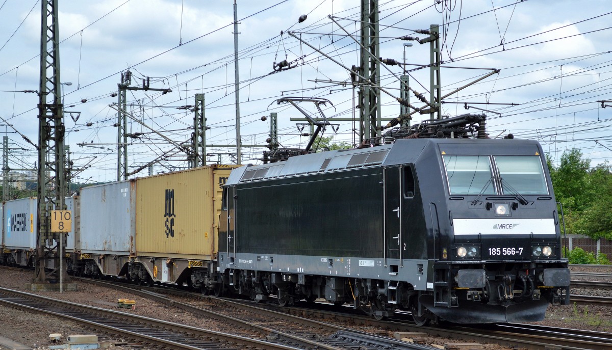 MRCE Mietlok 185 566-7 für boxXpress tätig mit Containerzug bei der XDurchfahrt im Bhf. Fulda Hbf am 24.05.14