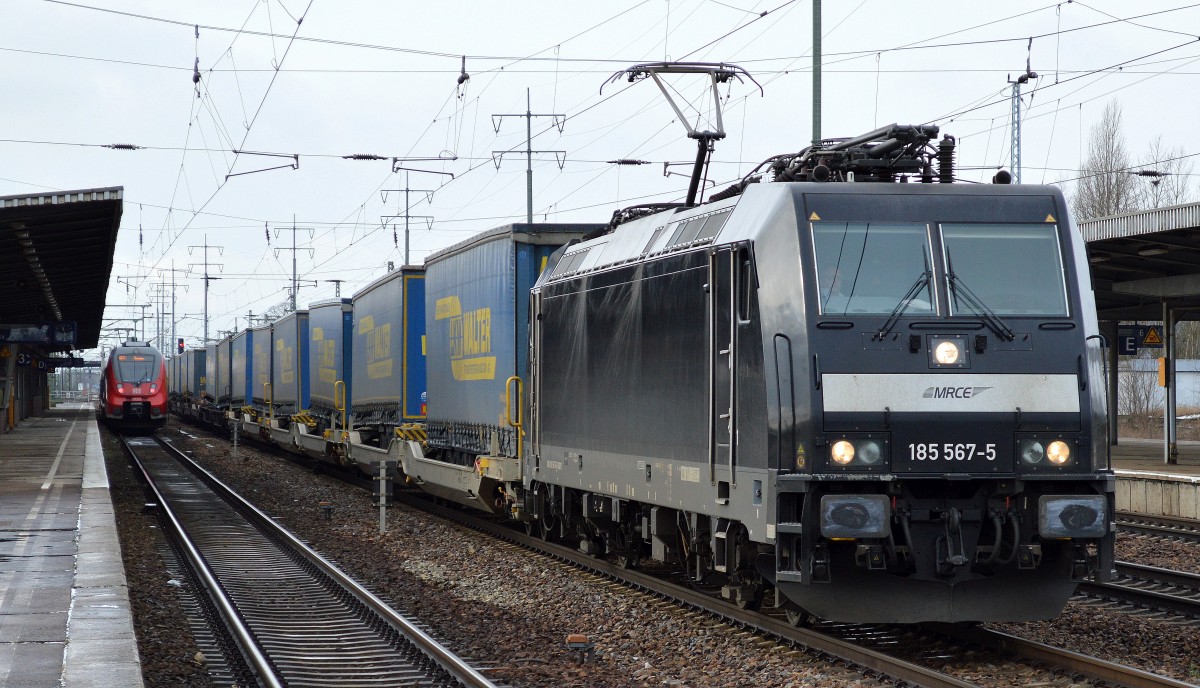 MRCE Mietlok 185 567-5 für BoxXpress mit KLV-Zug am 03.02.15 Durchfahrt Bhf. Flughafen Berlin-Schönefeld.
