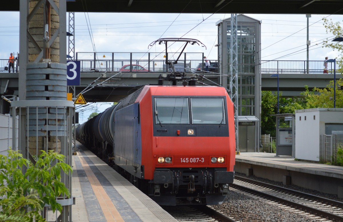 MRCE Mietlok der Neuss-Düsseldorfer Häfen GmbH & Co.KG 145 087-3 (91 80 6145 087-3 D-DISPO) überraschend mit Kesselwagenzug Richtung Schwedt? am 01.07.14 Durchfahrt Bhf. Berlin-Hohenschönhausen.