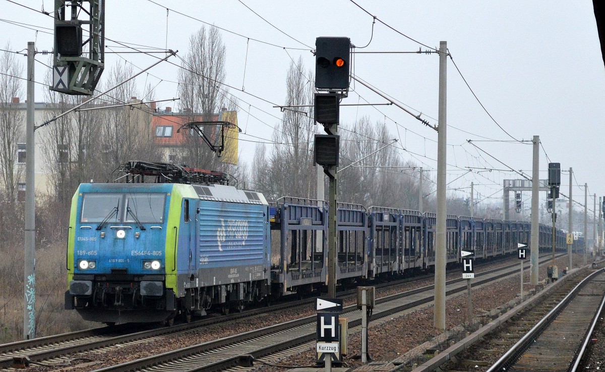 MRCE Mietlok der PKP Cargo 189-805/EU45-805 mit PKW-Transportzug, fast leer, am Ende des Zuges einige unterschiedlich FORD PKW-Typen, 22.01.15 Richtung Berlin-Blankenburg in Berlin-Pankow.