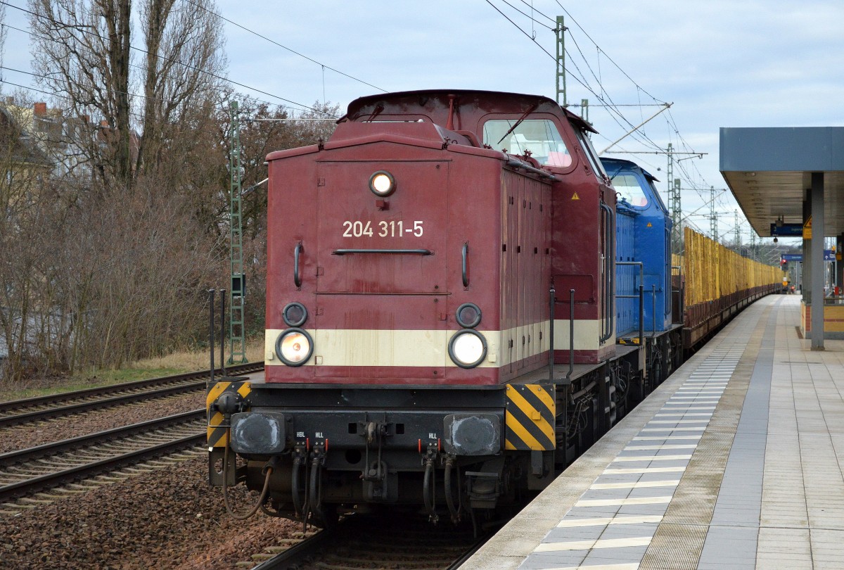 MTEG 204 311-5 (202 311-7) + 204 011-5 (203 212-6) von PRESS als Doppeltraktion vor einem Leerzug Rungenwagen f�r den Stammholztransport, 14.01.15 Durchfahrt Bhf. Berlin-Jungfernheide.