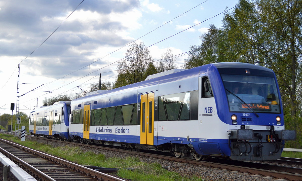 NEB mit dem RB 12 nach Berlin-Ostkreuz mit VT 007 + VT 018 am 04.05.16 Mönchmühle bei Berlin.