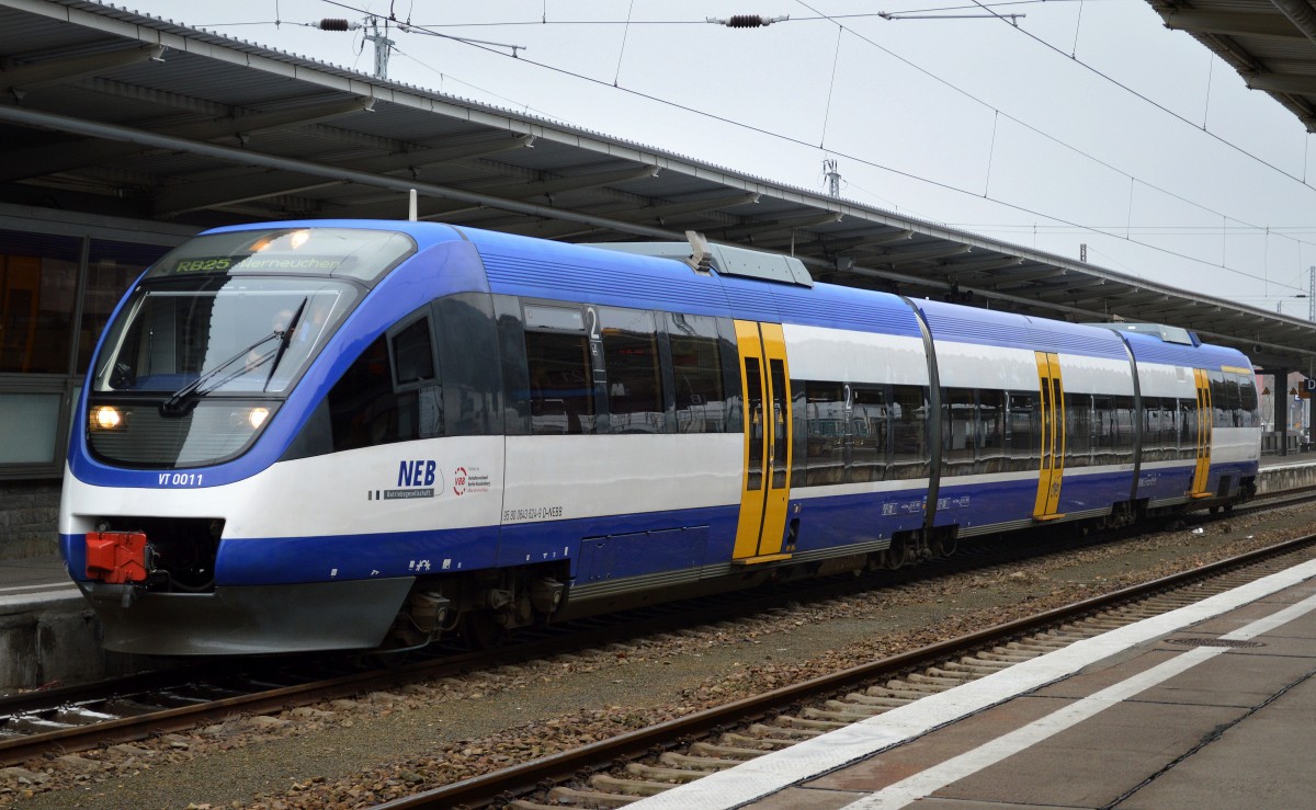 NEB VT 0011 (643 624-9) als RB25 nach Werneuchen abfahrbereit im Bhf. Flughafen Berlin-Lichtenberg.