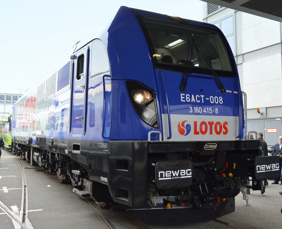 Newag SA präsentiert die Diesellokomotive DRAGON für Bahngesellschaft LOTOS Nr. E6 ACT-008 (3 160 415-8), 26.09.14 Inno Trans Berlin. 