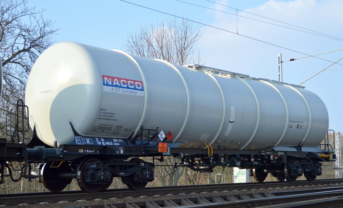 Niederländischer Kesselwagen von NACCO mit der Nr. 37 TEN 84 NL-NACCO 7840 227-4 Zacns (UN-Nr.30/1202 = Dieselkraftstoff) am 09.03.16 Berlin-Wuhlheide.