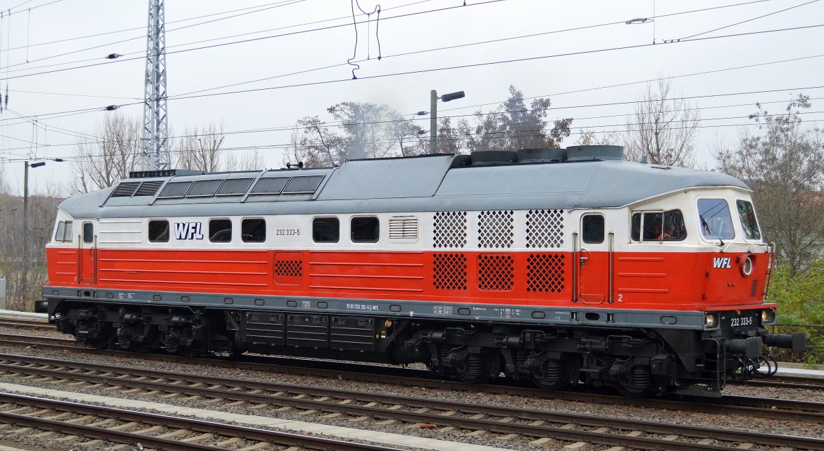  Noch eine echte Tages-Überraschung, da stand Berlin Greifswalder Str. eine Ludmilla in East-West Railways Farben aber anscheinend ganz neu mit WFL Logo seitlich und auf beiden Frontseiten und neuer INR 92 80 1232 333-5 D-WFL, schön das eine weitere Ludmilla in privater Hand verbleibt und nicht in der Schrottpresse landet dachte ich mir so, 28.11.14
Volker Stöckmann	
