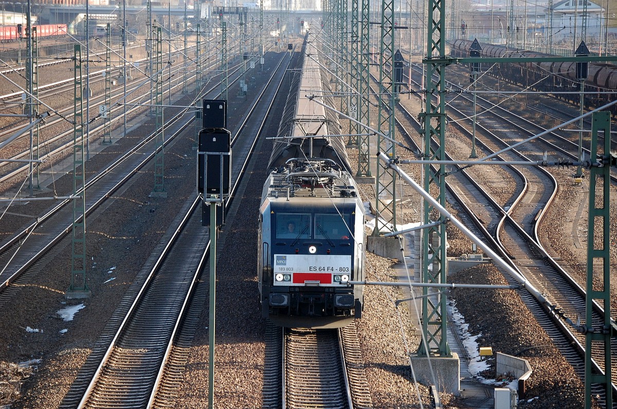 Noch ein weiteres Bild von ES 64 F4-803 für die CTL am 05.02.14 am Haltesignal ehemaliger Gbf. Berlin-Moabit Richtung Berlin-Spandau.