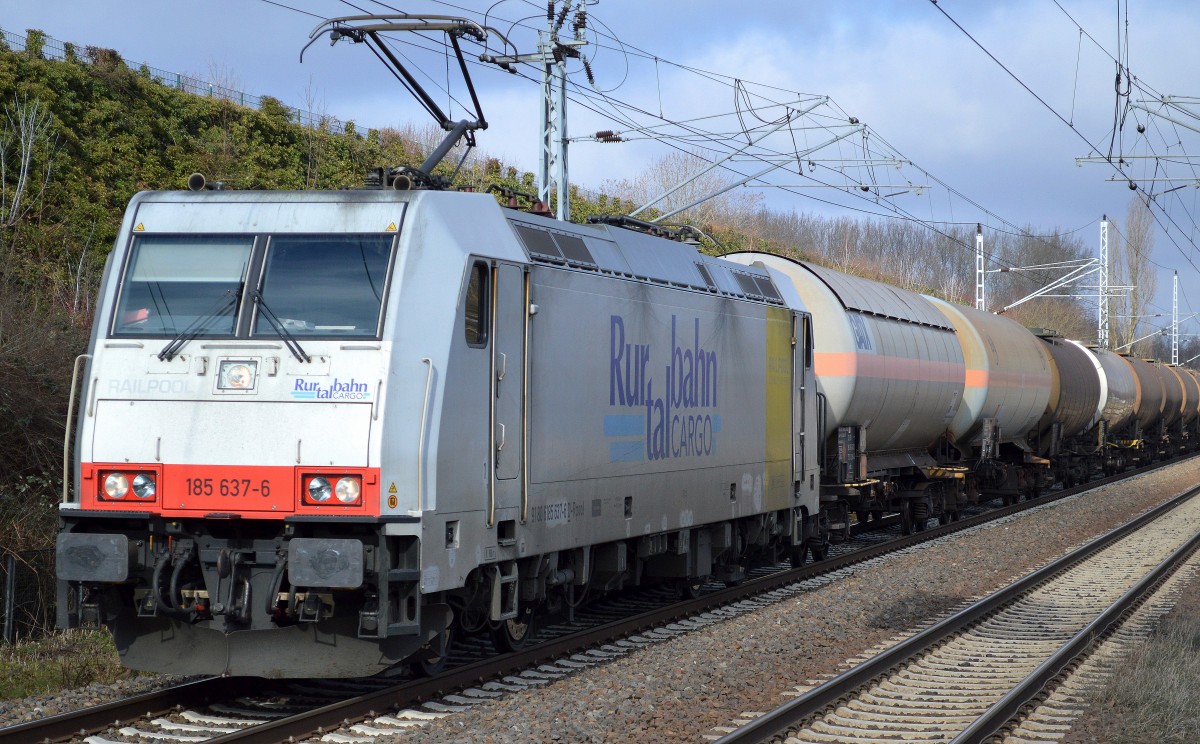 Noch mal etwas näher, Railpool Mietlok 185 637-6 von RTB mit Containerzug am 05.03.15 Berlin-Hohenschönhausen.