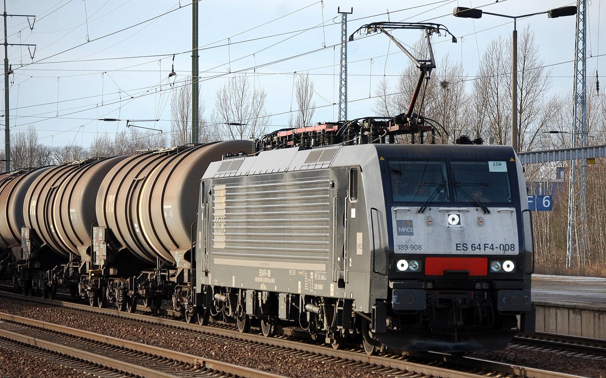 Noch mal von Nahem die MRCE Dispolok ES 64 F4-008 im Moment f�r LEG t�tig am 01.0.01.14 mit Kesselwagenzug Bhf. Flughafen Berlin-Sch�nefeld. 
