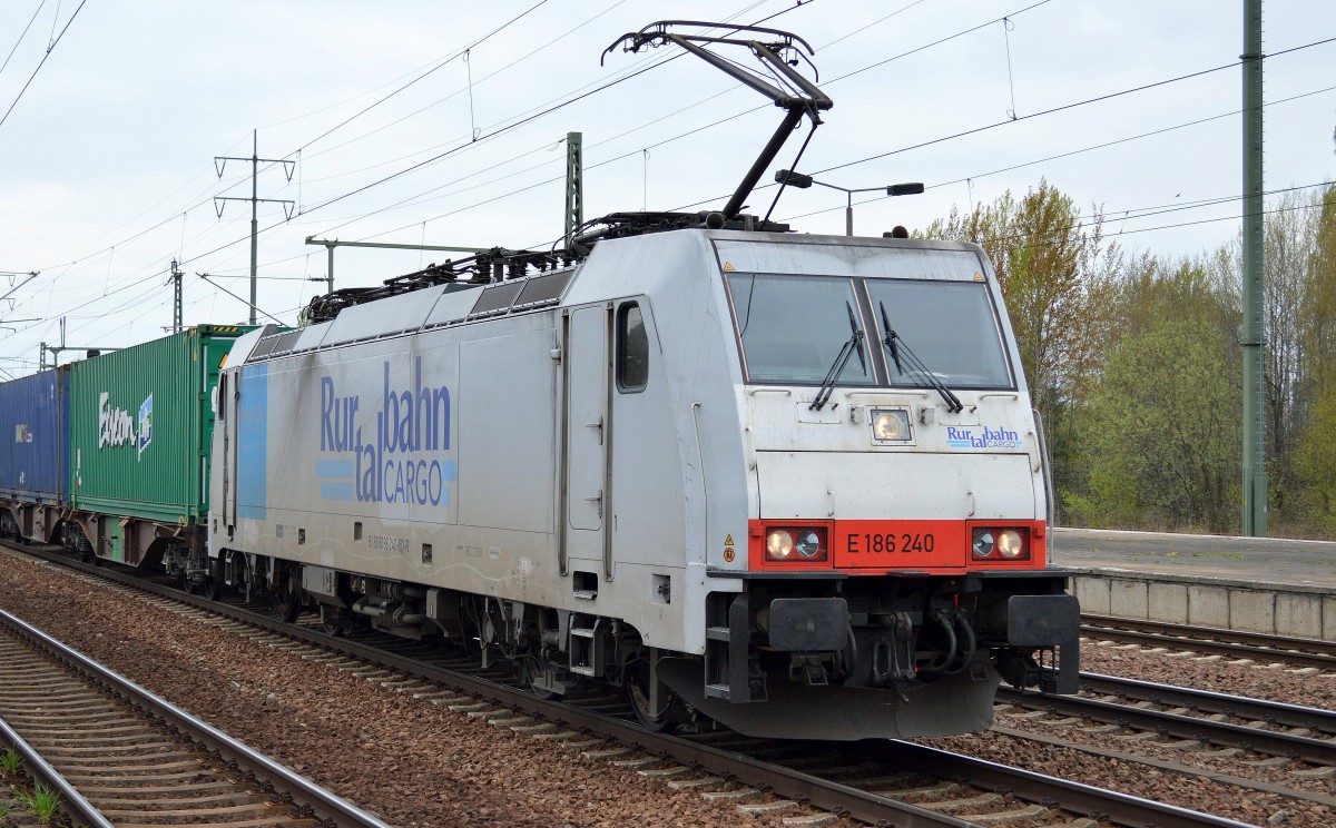 Nochmal als Nahaufnahme, die RTB E 186 240 (91 80 6186 240-8 D-CBR, Bombardier Bj.2009) mit Containerzug am 11.04.14 Bhf. Flughafen Berlin-Schönefeld.