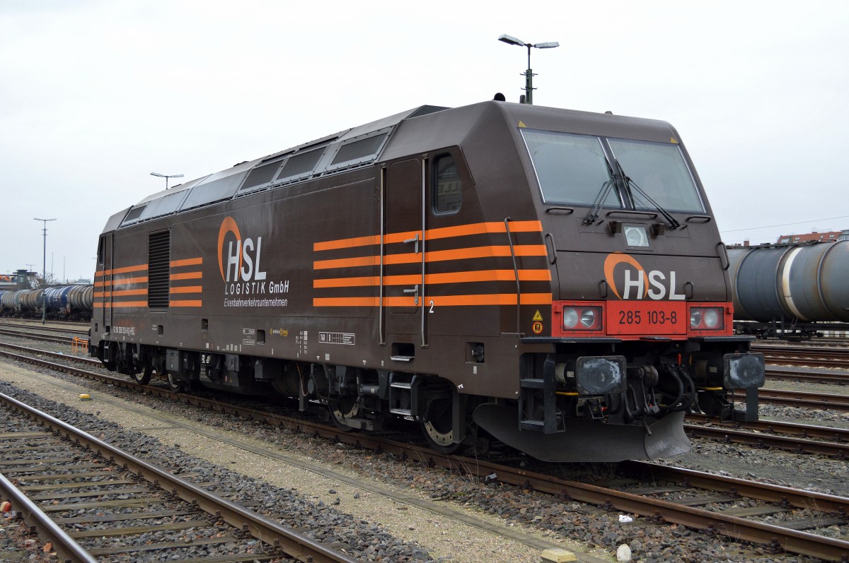 Nochmal von der anderen Seiten, HSL 285 103-8 am 09.01.15 Berlin-Westhafen. 