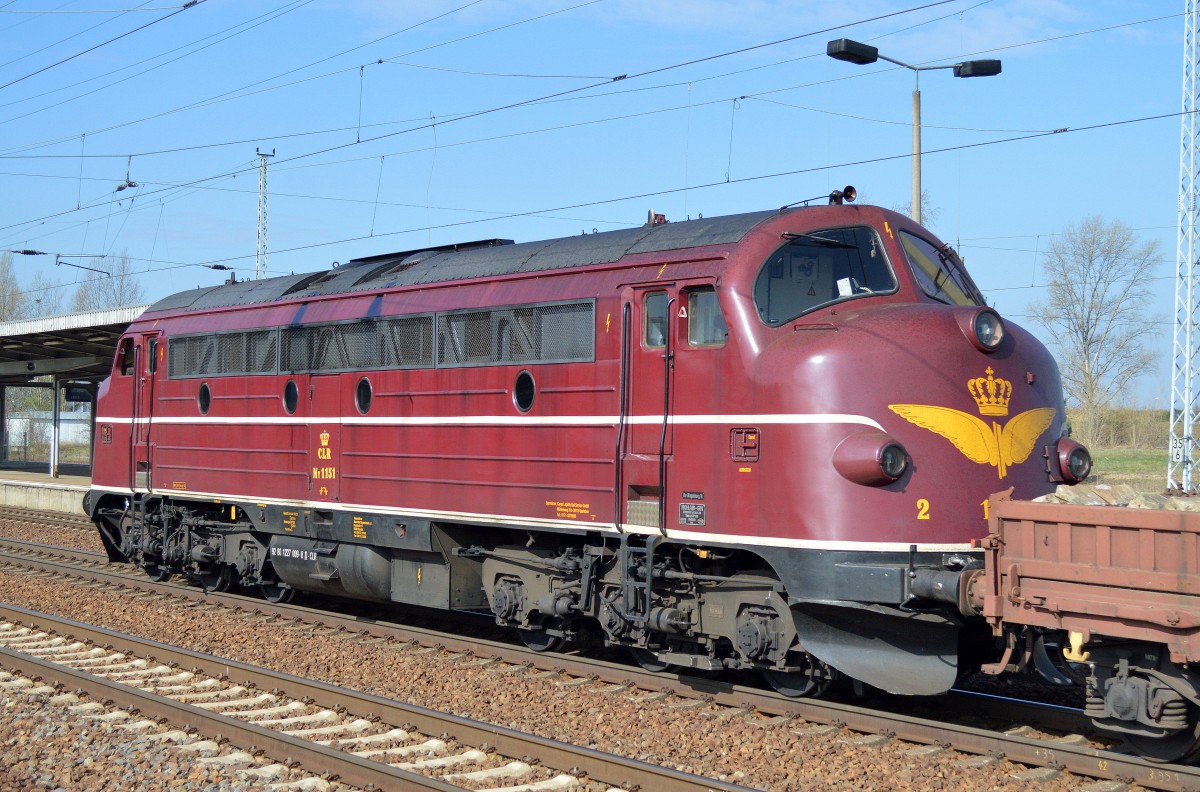 Nochmal as anderer Perspektive, die CLR 1151 Nohab 227 009-8 mit Zug im Bhf. Flughafen Berlin-Schönefeld am 15.04.15