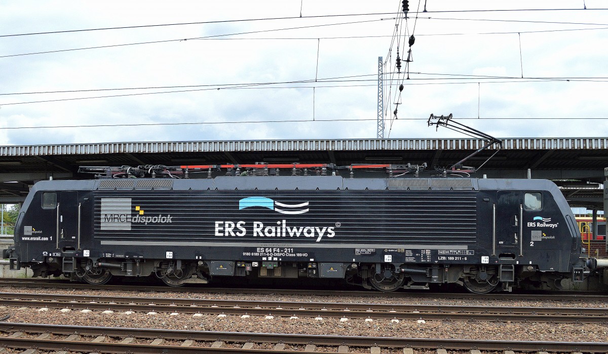 Nochmal ERSR Dispolok ES 64 F4-211/ E 189-211 im Seitenprofil am 30.07.15 Bhf. Flughafen Berlin-Schönefeld.