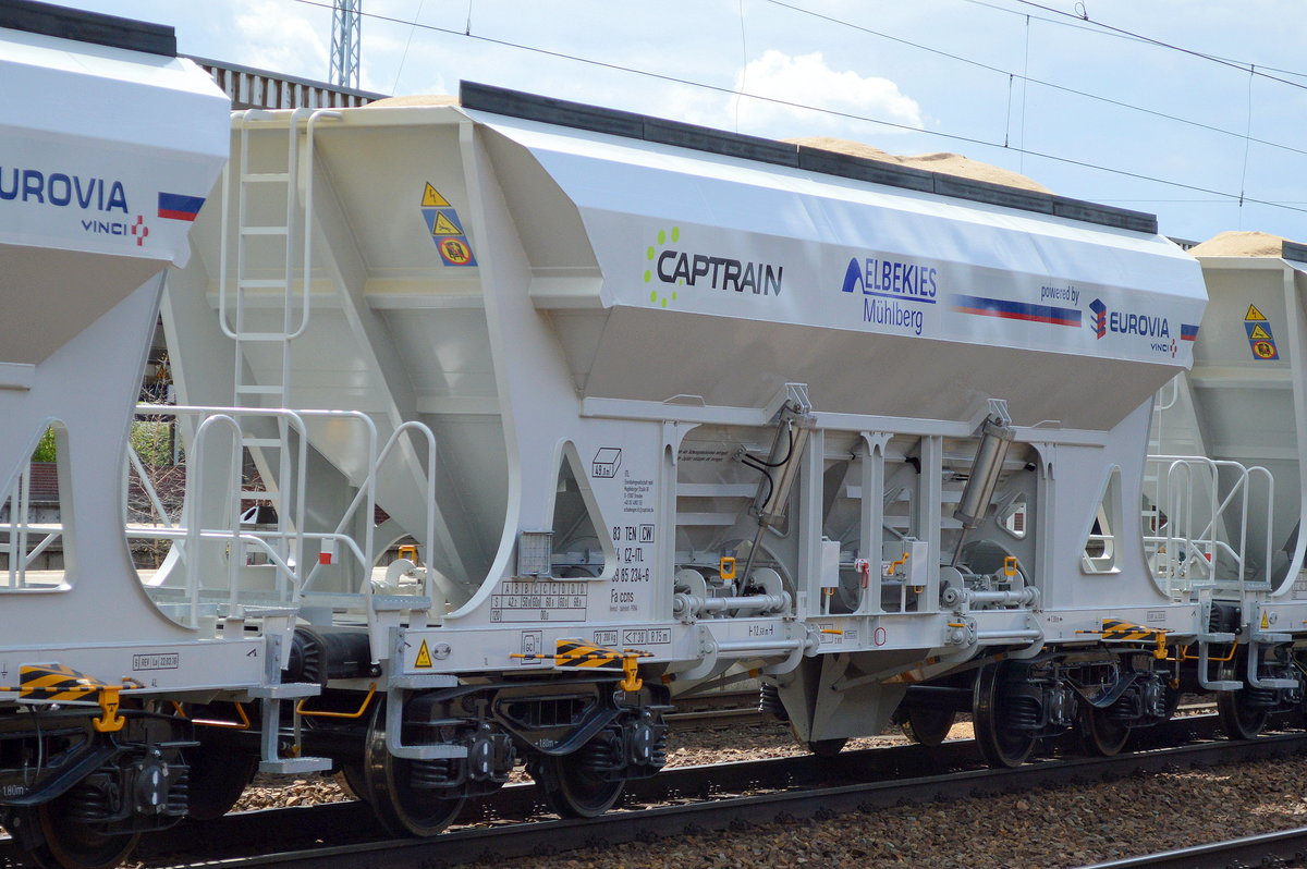 Nun auch schon seit längerem im Einsatz für Captrain/ITL wurden die Schüttgutwagen nun auch umgezeichnet, im Bild der Wagen 83 TEN 54 CZ-ITL 69 85 234-6 Fa ccns Heimatbahnhof: PIRNA und zuzätzlich noch mit einem Captrain Logo versehen, 19.04.16 Bhf. Flughafen Berlin-Schönefeld.