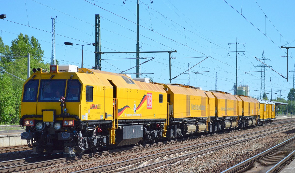 Nun hab ich ihn endlich auch mal gesichtet, der in den USA gefertigte Schienenschleifzug (Hochleistungsschleifzug) vom Hersteller LORAM Typ RGI 60 der DB Netz AG (HSM 801/ INR 99 80 9427 007-6 D-DB) der bereits seit Mai 2013 sich in Deutschland befindet, 05.06.15 Durchfahrt Bhf. Flughafen Berlin-Schönefeld.