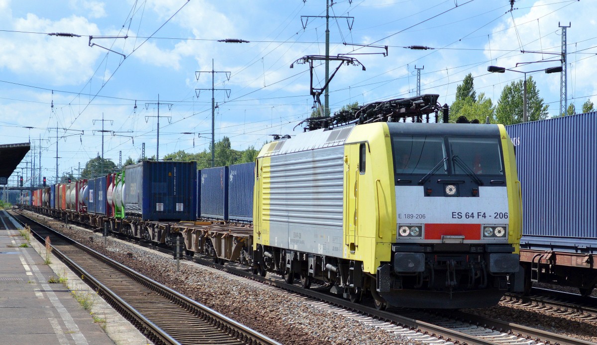 Nun hat die Rurtalbahn auch bei MRCE eine Dispolok angemietet, MRCE Dispolok E 189- 206/ES 64 F4-206 (91 80 6189 206-6 D-DISPO, Siemens Bj. 2006) mit Containerzug am 12.08.14 Bhf. Flughafen Berlin-Schönefeld.