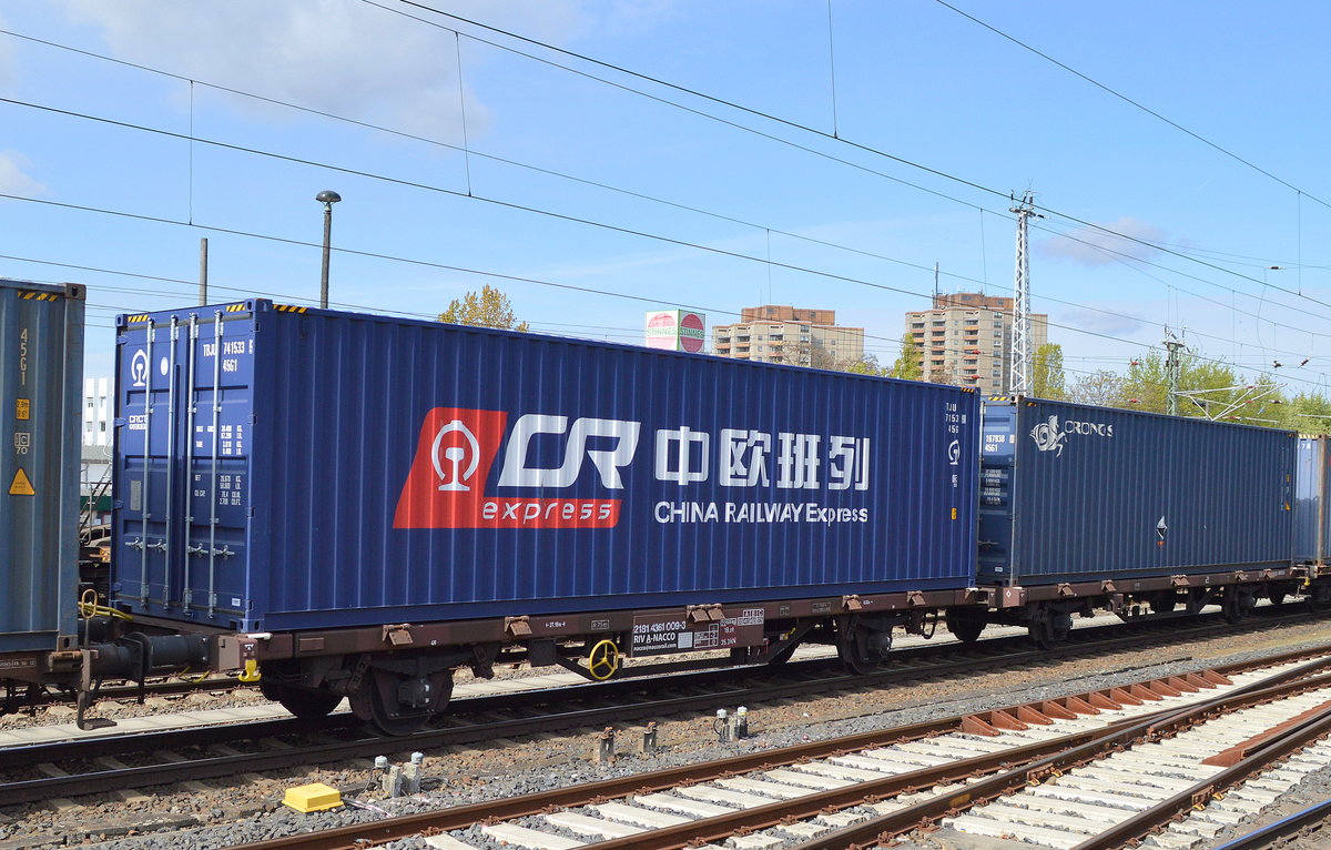 Österreichischer Gelenk-Containertragwagen vom Einsteller NACCO mit der Nr. 21 RIV 88 A-NACCO 4361 009-3 am 24.04.17 Berlin Greifswalder Str.